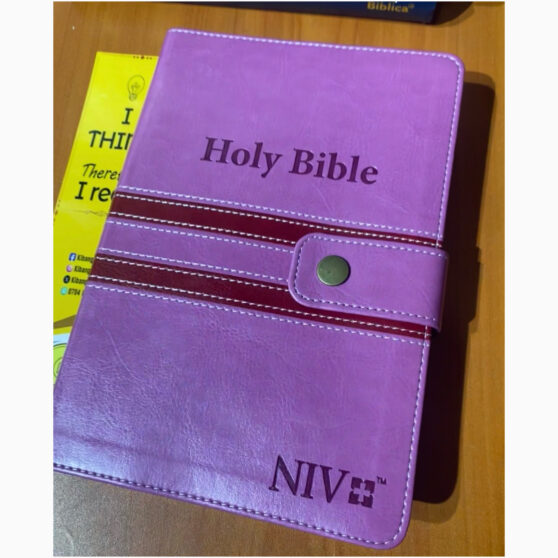 NIV Holy Bible Women Pressbutton (BIBLICA)