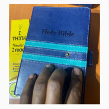 NIV Holy Bible Men Pressbutton (BIBLICA)