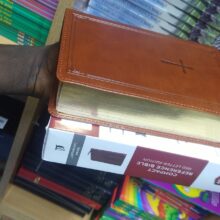 NKJV HOLY BIBLE -Compact reference Leathersoft Bible Red letter edition