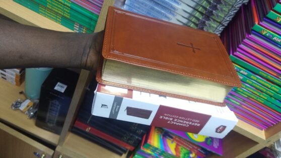 NKJV HOLY BIBLE -Compact reference Leathersoft Bible Red letter edition