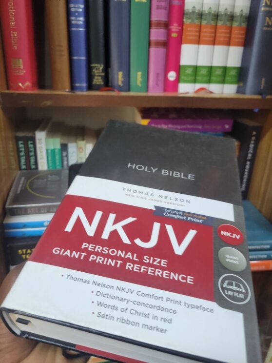 NKJV, Reference Bible, Personal Size Giant Print, Leathersoft, Blue, Red Letter, Comfort Print: Holy Bible, New King James Version Leather